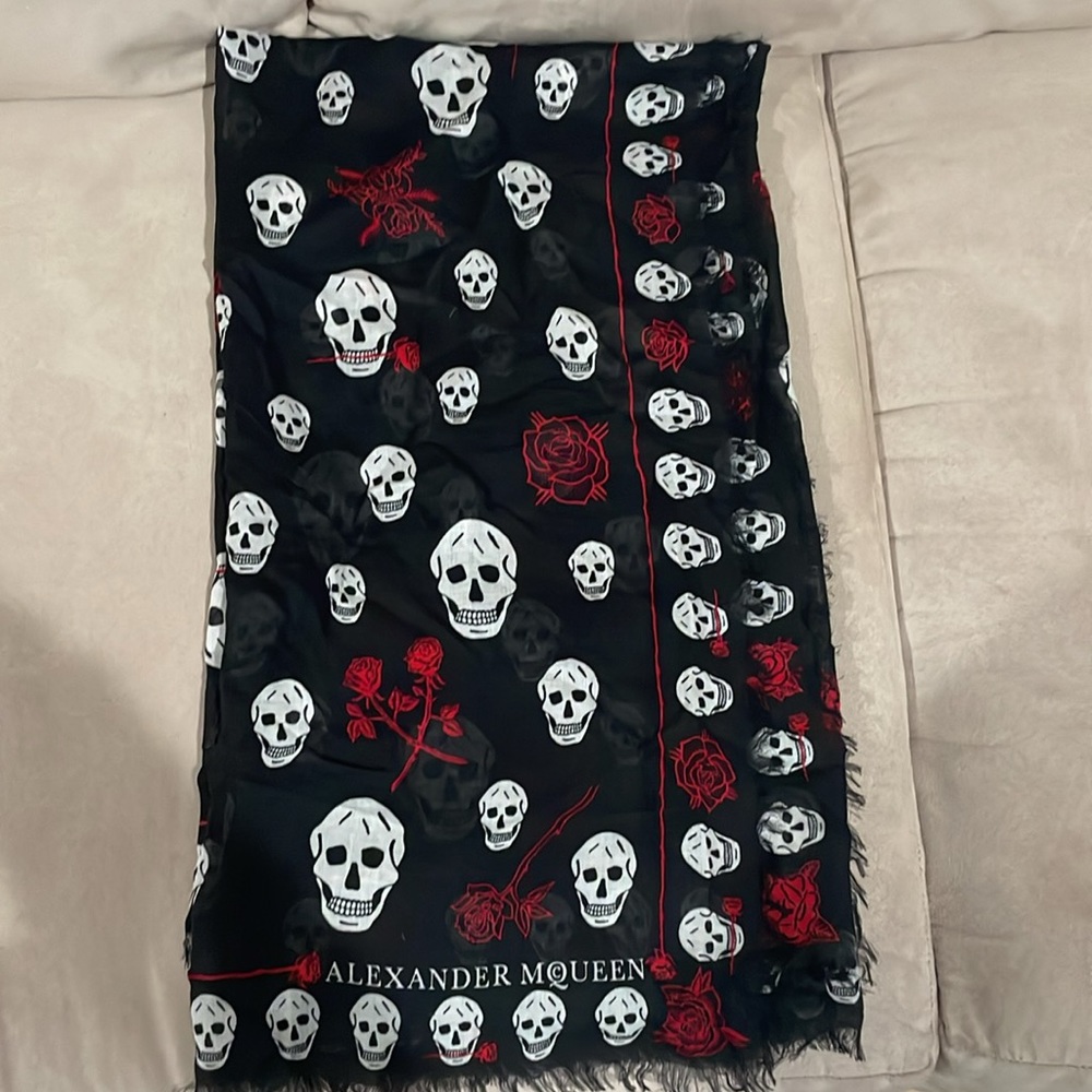 Alexander McQueen Black Scarf with White Skulls and Red Roses